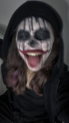 Cute Scary Clown Makeup, Carti Makeup Halloween, Playboi Carti Clown Makeup, Carti Makeup, Goth Clown Makeup Halloween, Gory Clown Make Up, Scary Black And White Clown Makeup, Vamp Makeup, Creepy Clown Makeup