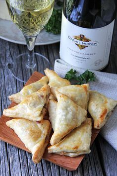 Mini Turnovers, Mushroom Gruyere, Appetizers Table, Thanksgiving Appetizer Recipes, Weight Watchers Recipes, Wontons, Gruyere Cheese, Thanksgiving Appetizers, Finger Food Appetizers