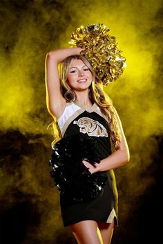 Cheer Banner Poses, Cute Cheer Poses Individual, Cheer Photoshoot Poses, Cheer Media Day, Cheerleading Photoshoot, Cheer Poses Individual Photo Ideas, Cheerleading Black, Cheerleading Team Photos, Cheer Photoshoot