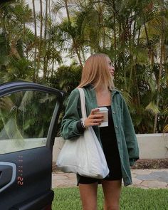 Christmas In Florida Outfits, Florida Christmas Outfit, Comfy Girl Aesthetic, Cass Spinelli, Fall Fashion 2022 Trends, Coffee Shoot, Christmas In Florida, Fall Instagram, Christmas Cruise