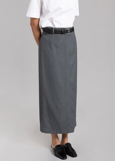 Color: CharcoalLightweight suiting fabric Slim fitMidi lengthRests low on the waistBelt loopsBack vented hemConcealed side zip closure Lined65% Lyocell 25% Rayon 10% WoolDry CleanThe Frankie Shop. Imported Charcoal Skirt Outfit, Grey Midi Skirt Outfit, Suit Skirt For Women, Midi Skirt Outfit Aesthetic, Fitted Dress Casual, Trouser Skirt, Innocence Lost, Long Skirt Fashion, Midi Skirt Outfit