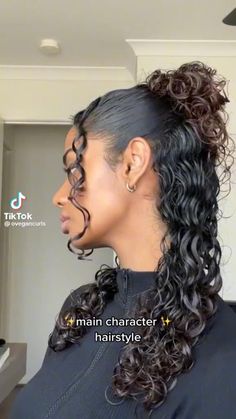 Social gathering hairdos for ladies with lengthy, silky hair- #Girls #Hair #Hairdos #long #Party #Silky Check more at https://howcandothis.com/womenstyle/social-gathering-hairdos-for-ladies-with-lengthy-silky-hair/ Natural Curly Hair Cuts, Extension Hair, Curly Hair Videos, Curly Hair Tutorial