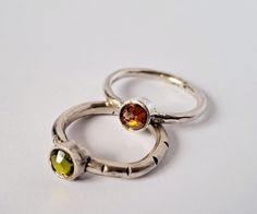 https://www.etsy.com/fr/listing/1472800730/bague-en-argent-avec-ambre-cristal Hammered Silver Ring, Cleaning Silver Jewelry, Jewelry Cleaning Solution, Bronze Ring, Hammered Rings, Copper Jewelry, Cleaning Jewelry, Vintage Silver, Handmade Silver