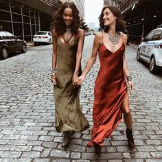 Sexy Satin Maxi Dress Spaghetti Strap Side Split Slip Dress V Neck, Split Dress Poses, Summer Outfits 2024 Fashion Trends Women Dress, Slip Dress With Boots, Farm Wedding Guest Outfit, Slip Dress Wedding Guest, Simple Satin Dress, Slip Dress Styling, Casual Slip Dress