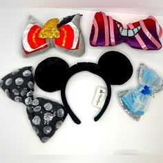 Disney Parks Velvet Black Ears Interchangeable Bows Include: - Dumbo - Cheshire Cat Alice In Wonderland - Standard Black And Silver Sequin - Cinderella Castle Light Up Stored And Shipped In Dust Proof Protective Package. Stored In A Pet-Free Room. Smoke-Free Home. Inv: 06-2382 Cat Alice In Wonderland, Ribbon Dance, Blue Flower Crown, Cheshire Cat Alice In Wonderland, Headband Wrap, Black Stiletto Heels, Pearl Headpiece, Feather Hair Clips, Bohemian Hairstyles