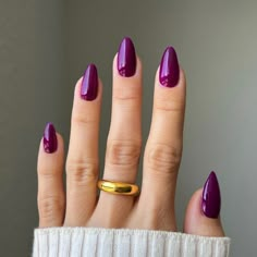 Gothic Grape DIVA #253 (deep purple with red undertones) — Even if life is all rainbows and sunshine, don’t make the grave mistake of overlooking this deep grape-purple Dnd Purple Gel Polish, Dnd Purple, Grape Nails, Dnd Polish, Purple Gel Nails, Old Nail Polish, True Autumn, Autumn Palette, Dnd Gel Polish