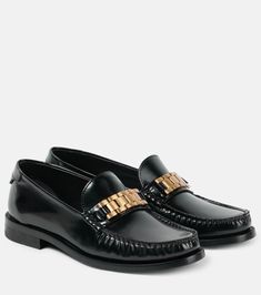 Chain leather loafers in black - Victoria Beckham | Mytheresa Victoria Beckham Shoes, Flat Shoes For Women, Designer Loafers, Velvet Loafers, Patent Leather Loafers, Designer Flats, Loafer Slippers, Loafers Style, Leather Chain