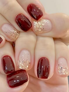 short burgundy and gold glitter nails Gold Gel Nails, Red And Gold Nails, Elegance Dress, Maroon Nails, Milky Nails, Luxury Photography, Fitness Routines, Valentine Nails