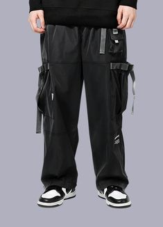 streetwear baggy pants Baggy Aesthetic, Loose Streetwear, Baggy Pants Outfit, Streetwear Joggers, Baggy Joggers, Apocalyptic Clothing, Techwear Pants, Techwear Outfits, Urban Fashion Trends