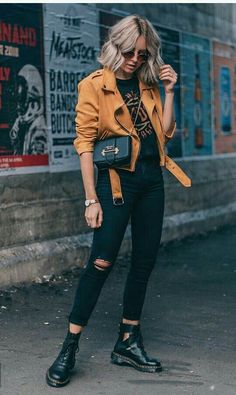 Fashion Journal, Comfy Fall Outfits, Doc Martens Outfit, Fest Outfits, Black Ripped Jeans, Easter Weekend, Yellow Jacket, Looks Street Style, Spring Women