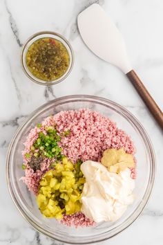 the ingredients to make this dish are in a glass bowl