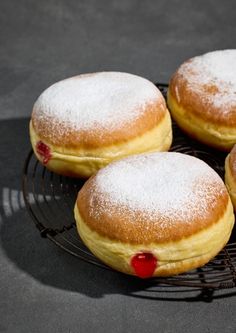 Gonna treat yourself? Got a sweet tooth that needs satisfying? Look no further than these delicious (and easy!) baked jelly-filled donuts. Whether you’re Donut Maker Recipes, Baked Donut Recipe, Mini Donut Recipes, Donut Calories, Mini Donuts Maker, Baked Donut, Homemade Donuts Recipe, Baked Doughnuts, Best Baking