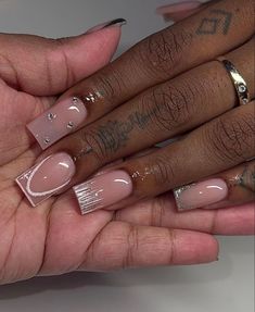 Vacation Nails Black Women, Graduation Nails Acrylic, Graduation Nails Ideas, Graduation Nail Art, Silver Acrylic Nails, Nails Acrylic Coffin, 6th Form, Nails Summer Nails, Look Sophisticated