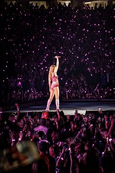 Taylor Swift Coloring Pages Eras Tour, High Quality Eras Tour Photos, Taylor Swift Vocabulary, Taylor Swift Behind The Scenes, Taylor Swift Concert Pictures, Taylor Swift Eras Tour Photos, Taylor Swift Wallpaper Eras Tour, Taylor Swift Backgrounds, Eras Tour Stage