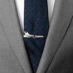 A great addition to an aeronautics enthusiast's wardrobe, this silver tie clip models the infamous commercial jetliners and will take your style to new heights. Made of silver-tone plated base metal with a hinge back closure to keep your necktie fastened in place. Modern Silver Suit And Tie Accessories For Business, 3d Airplane, Tie Bar Clip, Silver Tie, Tie Pin, Tie Bar, Metal Base, Clip Ins, Base Metal