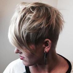 40 Short Haircuts for Girls with Added Oomph Short Rocker Hair, Rocker Hair, Easy Short Haircuts, Choppy Pixie Cut, Short Choppy Haircuts, Short Sassy Haircuts, Choppy Haircuts, Sassy Haircuts, Edgy Pixie Cuts