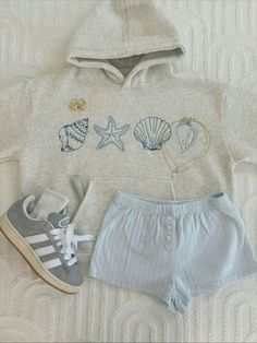 Beachy Core Outfits, Cute Travel Fits, Brandy Melville Wishlist, Outfit Ideas Beachy, Casual Preppy Outfits, Outfit Inspo Casual, Trendy Outfits For Teens, Cute Preppy Outfits, Simple Trendy Outfits