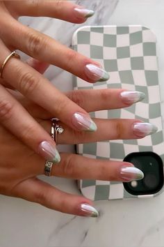 Half Moon Manicure, Hoco Nails, Half Moon Nails, Kutek Disney, Nagellack Trends, Chrome Nails Designs, Broken Nails, Nagel Tips