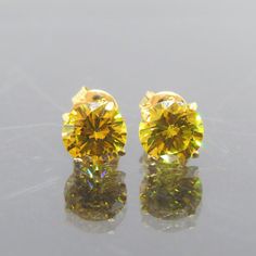 Vintage 18K Solid Yellow Gold Round cut Citrine stud Earrings ...Marked 18K...Total of weights 1.5grams...With 02 Round cut Citrines 7MM ( 1.28ct x 2 = 2.56ct ) These are in very good condition. #521309 Yellow Diamond Earrings For Anniversary, Classic Yellow Earrings With Brilliant Cut, Yellow Round Earrings With Prong Setting, Yellow Diamond Cut Fine Jewelry Earrings, Yellow Diamond Cut Earrings Fine Jewelry, Gia Certified Gold Earrings For Gift, Gift Yellow Round Diamond Earrings, Yellow Earrings With Prong Setting For Anniversary, Classic Yellow Earrings For Anniversary