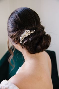 Marie Comb - Hair Combs - ANDI Classy Bride, Pearl Trend, Bow Ponytail, Floral Hair Combs, Hair Accessories Collection, Bandana Hairstyles, Floral Hair, The Pearl, Shine On