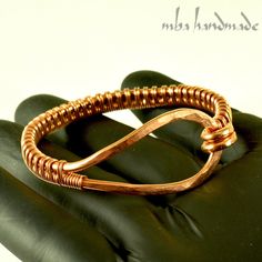 Copper Cuff Bracelet Diy, Artisan Wire Jewelry, Copper Wire Wrapping, Cooper Wire Jewelry, Wire Wrapped Bee, Copper Wire Wrapped Jewelry, Mens Wire Wrapped Jewelry, Wire Bending Jewelry, Metal Smithing Jewelry