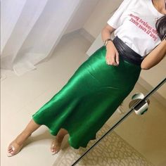 Zara Satin Effect Midi Skirt Size - Xsmall Brand New With Tags Chic Green Long Skirt, Green Midi Skirt For Party, Green Lined Midi Skirt, Green Midi Length Lined Skirt, Trendy Green Long Skirt, Green Midi Skirt For Night Out, Trendy Long Green Skirt, Green Relaxed Fit Skirt For Night Out, Zara Green Midi Skirt