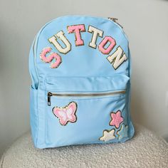 Super cute lightweight nylon backpacks! These can be worn as is or personalized with patches of your choice! These make great travel bags or back to school backpacks! Can get matching zipper bag or pencil case in other listings! COLORS: baby pink, baby blue, purple, mint, and navy Dimensions: 15 by 11 by 5 in Select number of patches and in the personalization section please be specific about what you want and placement! This bag can fit 5-6 letters across and can have other fun patches spread a Bag Patches Ideas, Preppy Backpacks For School, Stoney Clover Backpack, Cute School Backpacks, Backpack With Patches, Pink Bookbag, Guitar Strap Bag, Patch Backpack, Preppy Backpack