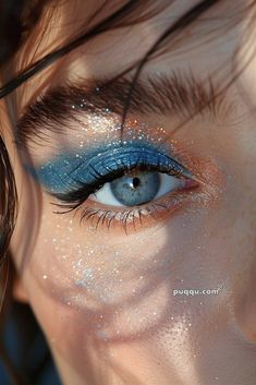 Wet Hair Makeup Look, Blue Glittery Eye Makeup, 1989 Makeup, Futuristic Makeup, Sparkle Eyeshadow, 20 Makeup, Face Charts