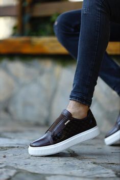 Durable Black and Brown Slip-On with Thick Lightweight Sole – Hollo Shoe Smart Casual Sneakers, Uniqlo Outfit, Vetements Shirt, Brown Color Scheme, Laceless Sneakers, Brown Color Schemes, Basket Noir, Loafer Sneakers, Brown Sneakers