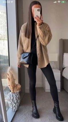 Oversized Sweater Outfit Leggings, Oversized Shirt With Leggings, Winteroutfits Chic, Fall California, Clothing Basics, Aesthetic Overalls, Australian Winter, Pumpkin Stand, Ireland Fashion