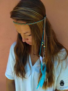 "Beautiful rope braided headband with natural feathers that vary from delicate shades of blue to turquoise, white and beige. The leather strands are also decorated with silver trinkets and wooden beads. To fixate the headband on your head just tie a double knot at the back or the side of your head. The full length including the feathers is 130 cm. It's just the right size for anyone. THE HEADBAND INCLUDES A LOVELY GIFTBAG! Please store it in a dry place, preferably in a hanging position so the f Hippie Headband, Dread Accessories, Unique Headband, Flower Girl Headband, Hippie Headbands, Hippie Hair, Feather Hair Clips, Ethnic Hairstyles, Flower Girl Headbands