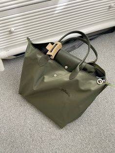 #longchamplepliage #longchamp #green Green Longchamp Bag Outfit, Longchamp Style