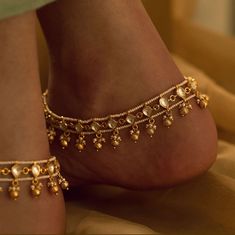 "Kundan Payal/Kundan Anklets/Indian Payal/Indian Anklets/Indian Jewelry/Polki Payal/Sabyasachi Payal/Pajeb/Indian Jewelry/Indian Bridal Payal Features: - Length: 10\"-11\" - Indian Kundan Anklets in Golden finish. - Very Elegant and stylish, this set can be paired with any Attire depending upon the occasion and the theme. - The base is pure brass which makes this very sturdy and of good quality. - 100% guarantee on the polish- it will not lose its finish/color/shine. - Very lightweight and Hand Luxury Cutdana Chandbalis For Festivals, Luxury Elegant Kundan Tikka, Luxury Chandbali Bracelets For Diwali, Luxury Traditional Tikka, Diwali Kundan Anklets With Latkans, Festive Meenakari Anklets For Wedding, Festive Tilla Anklets For Diwali, Festive Anklets With Latkans, Festive Temple Jewelry Anklets With Tilla