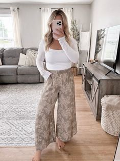 Our Fern Wide Leg Pant features an olive fern floral woven material, elastic waistline, functional side pockets, no back pockets, cropped style hemline. Inseam: approx 26" Model is 5'1", 34D, 6/28 and is wearing a size medium. Item runs true to size. More details: 95% rayon 5% nylon viscose linen. hand wash or wash on cold and hang to dry. Pants Large, Wide Leg Pant, Short Leggings, Cropped Style, Skirt Pants, Denim Pants, Fern, Set Dress, Wide Leg Pants