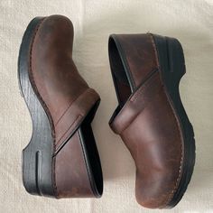 Dansko Professional Clog - Antique Brown Oiled. Size 40 (Us 9.5-10). Worn A Few Times. Rugged Clogs With Round Toe And Rubber Sole, Rugged Slip-on Clogs With Leather Sole, Closed Toe Leather Footbed Clogs For Work, Leather Footbed Closed Toe Clogs For Work, Classic Leather Clogs Medium Width, Rugged Clogs With Leather Sole And Round Toe, Workwear Clogs With Leather Footbed And Closed Toe, Rugged Clogs With Leather Sole, Workwear Closed Toe Clogs With Leather Footbed