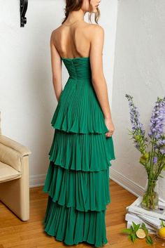 Strapless ruffled multi-layered Strapless Yellow Prom Dress, Ruffled Formal Dress, Maxi Dress With Ruffles, Green Ruffle Prom Dress, Green Maxi Dress With Ruffles, Preppy Prom Dresses Long, Unique Formal Dress, Nice Formal Dresses, Bright Green Prom Dress