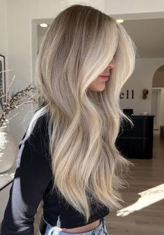 Butter Blonde Highlights, Shades Of Blonde Hair Color, Shades Of Blonde Hair, Ashy Blonde Hair, Blond Beige, Winter Blonde Hair, Butter Blonde, Wear Headphones, Fall Blonde Hair Color