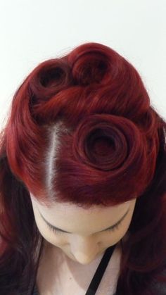 awesome curls n rolls, vintage hairstyle 50's Hairstyles, Pinup Hairstyles, Vintage Curls, Occasion Hair, Retro Hair