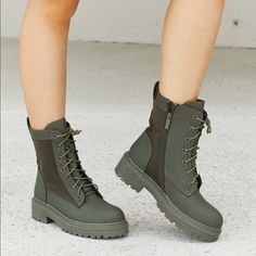 Very Stylish Lace-Up Combat Boots That Are The Perfect Style To Transition From Summer Into Fall And Winter. They Feature A Round Toe And Low Heels, For A Comfortable And Casual Look. Green Lace-up Boots With Round Toe For Fall, Green Casual Martin Boots With Round Toe, Casual Green Ankle-high Martin Boots, Casual Green Martin Boots With Round Toe, Khaki Round Toe Boots For Spring, Trendy Khaki Boots For Spring, Trendy Green Lace-up Boots, Khaki Lace-up Boots For Spring, Spring Medium Width Flat Heel Combat Boots