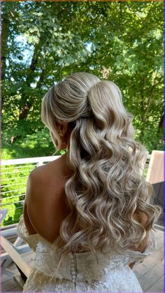 Hollywood waves halfup halfdown Glam Wave Ponytail, Hollywood Waves Updo, Old Money Bridal Hair, Old Hollywood Hair Long, Hollywood Waves Half Up Half Down, Hollywood Bridal Hair, Soft Waves Wedding, Hollywood Wave Hair, Hollywood Wedding Hair