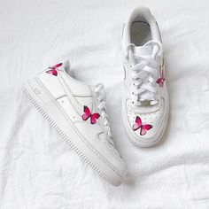 ✨ Authentic, Brand new with box. ❤️ Each pair is personally handmade. ★ Each pair is unique and one of a kind. 👟 Best quality waterproof and scratch-proof paints used. 🌷 Trusted artist - 300+ satisfied customers across various platforms. Air Force 1 Butterfly, Shoe Embroidery, Shoe Artwork, Black Air Force 1, Nike Custom, Air Force 1 Sneakers, Rose Butterfly, Air Force 1 Custom, Custom Air Force 1