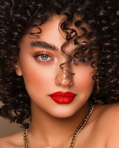 Foto Makeup, Instagram Brows, Perfect Red Lips, Glitter Makeup Looks, Pretty Eye Makeup, Closeup Photo, Red Lip Makeup, Glow Skin, Beauty Shoot