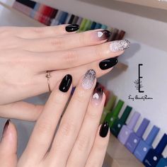 Nail Art Hitam Simple, Nail Art Hitam Aesthetic, Black Nail Art Simple, Pretty Nail Art Designs Classy, Nail Art Kuku Pendek, Pedicure Aesthetic, Nails Art Summer, Gel Nails Design, Nail Art Black