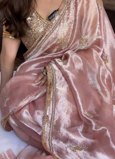 Jimmy Choo Saree, Pink Jimmy Choo, Mehandi Outfit, Indian Dress Up, Simple Saree Designs, Mehendi Outfits, Indian Sari Dress