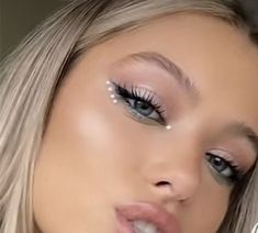 Hoco Gem Makeup, Eye Make Up Gems, Cute Angel Makeup Halloween, Simple Rave Makeup Looks, Simple Angel Makeup Halloween, Angel Makeup With Gems, Gems In Makeup, Simple Rinestine Makeup, Eye Jewels Makeup