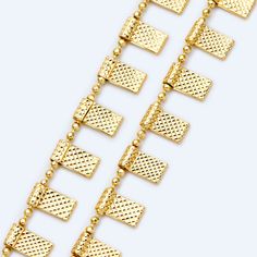 Material: 18K real gold plated on brass, lead nickel free Size: rectangle 8x4mm approx. Quantity: 1 meter=3.3 feet NOTE: color not easily tarnish, try to avoid water when wearing. Bulk quantity wholesale is available, contact me! ❤ See more chains here: ❤ https://www.etsy.com/shop/Nbeads?ref=hdr_shop_menu&search_query=LK Lingot D'or, Chain Necklace Diy, Diy Chain, Gold Link Chain, Chain Loop, Gold Bangles Design, Bangle Designs, Geometric Necklace, Jewelry Lookbook