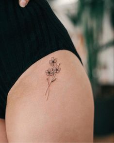 Single Flower Tattoo, Fineline Tattoo, Wildflower Tattoo, Spine Tattoos, Wildflower Bouquet, Family Tattoos, Single Flower, Tiny Flowers, Mini Tattoos