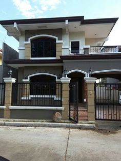 a house that is in the middle of a street