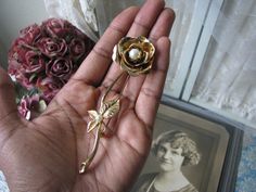 A classic vintage gold plated single stemmed rose pin/brooch accented with two faux pearls. It measures 4 1/4'' long x over 1 1/4'' at widest. The head of the rose swivels. In very good condition. Vintage Pearl Brooch, Pearl Paint, Rose Brooch, Pearl Pin, Single Rose, Rose Vintage, Vintage Pearl, La Rose, Brooch Vintage