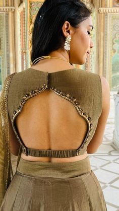 Back Gala Design, Blouse Back Pattern, Back Design For Blouse, Women Blouse Design, Blouse Design Saree, Back Blouse Designs, Back Neck Designs For Blouses, Blouse Design Back, Blouse Designs Back